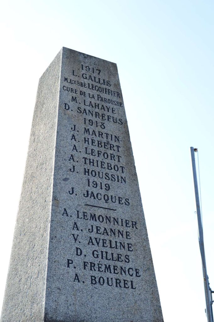 monument aux morts de Sainte-Marguerite-d'Elle (GL)