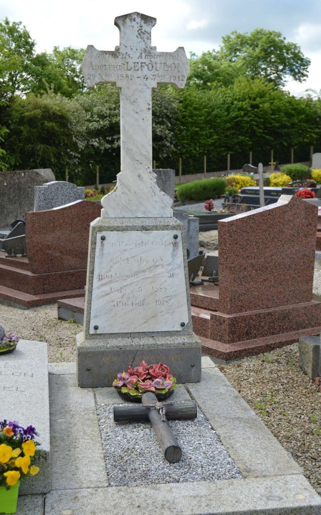 cimetière de Moon-sur-Elle, tombe de JB Lefoulon poilu de 14-18 mort en 1918 (GL)