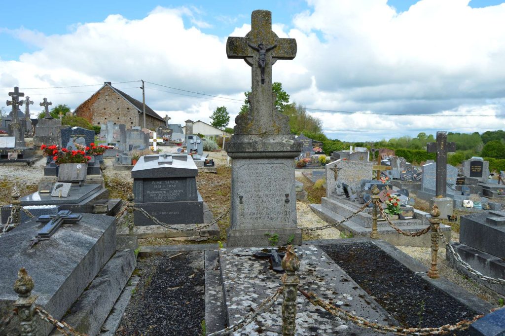 tombeau d'Alexandre Lecanu poilu 14-18 cimetière de Moon-sur-Elle (GL)