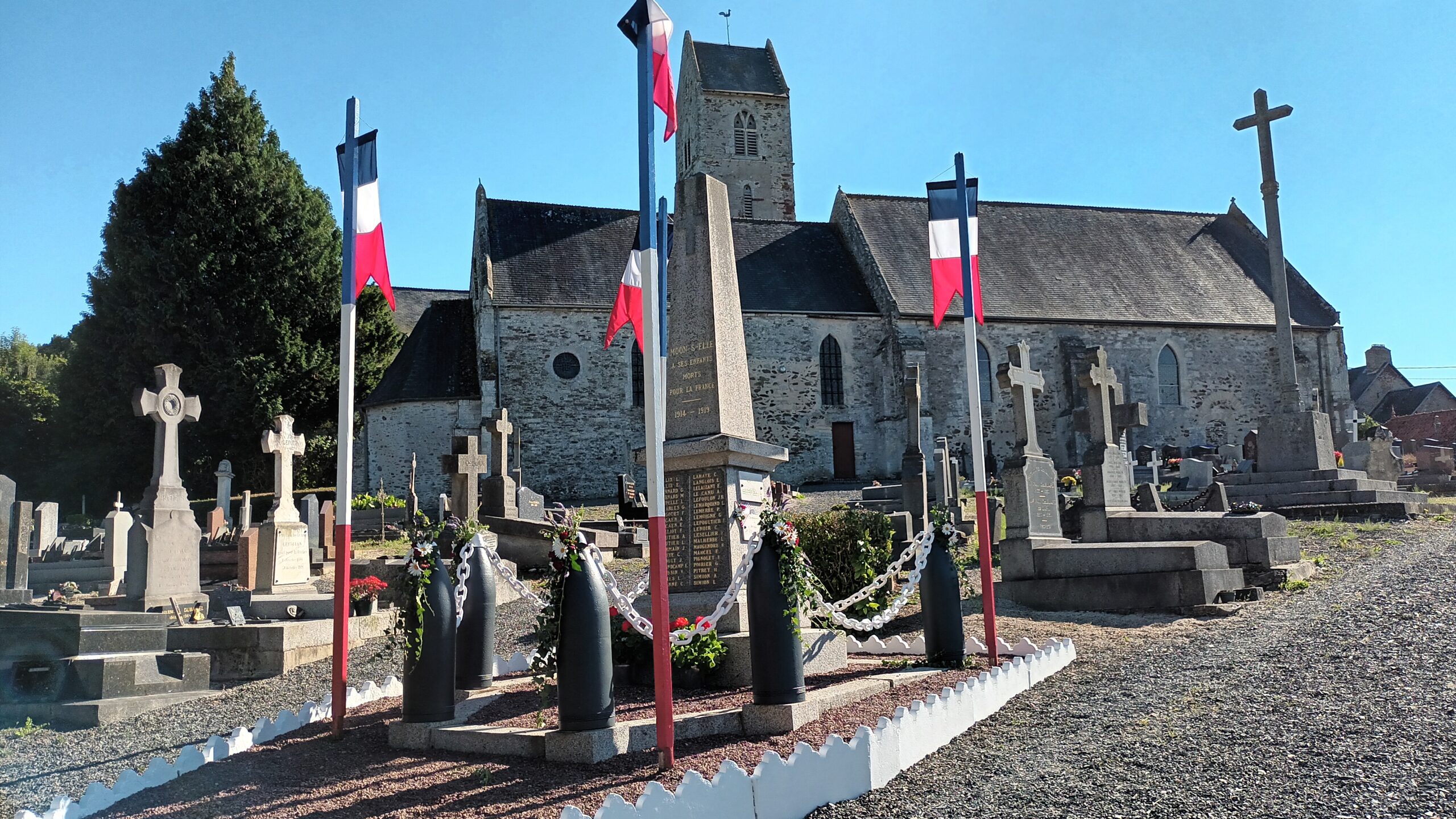 Monument aux morts de Moon-sur-Elle : 38 noms de poilus inscrits