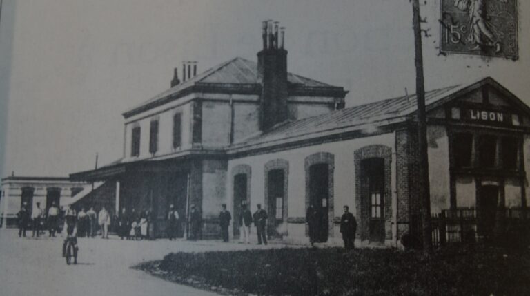 carte postale Gare de Lison, début XXe