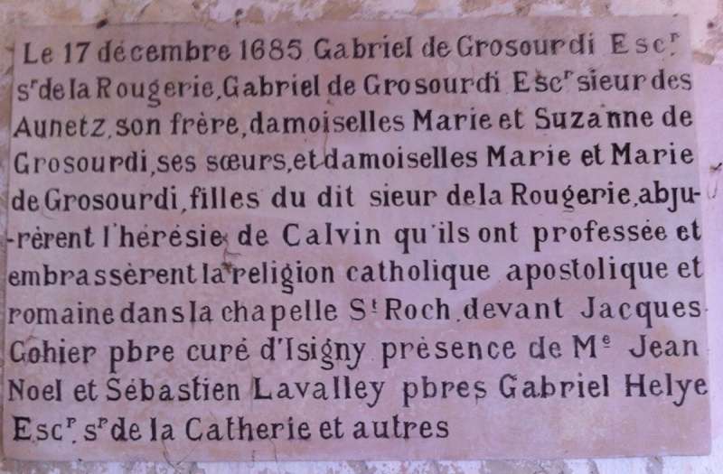 plaque commémorative de l'abjuration des Grosourdy en la chapelle Saint-Roch d'Isigny (GL)