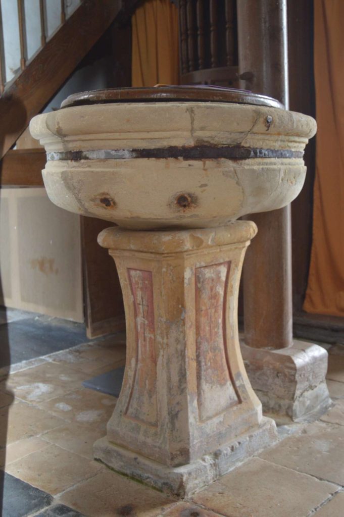 fonds baptismaux de l'église de Moon-sur-Elle (GL)