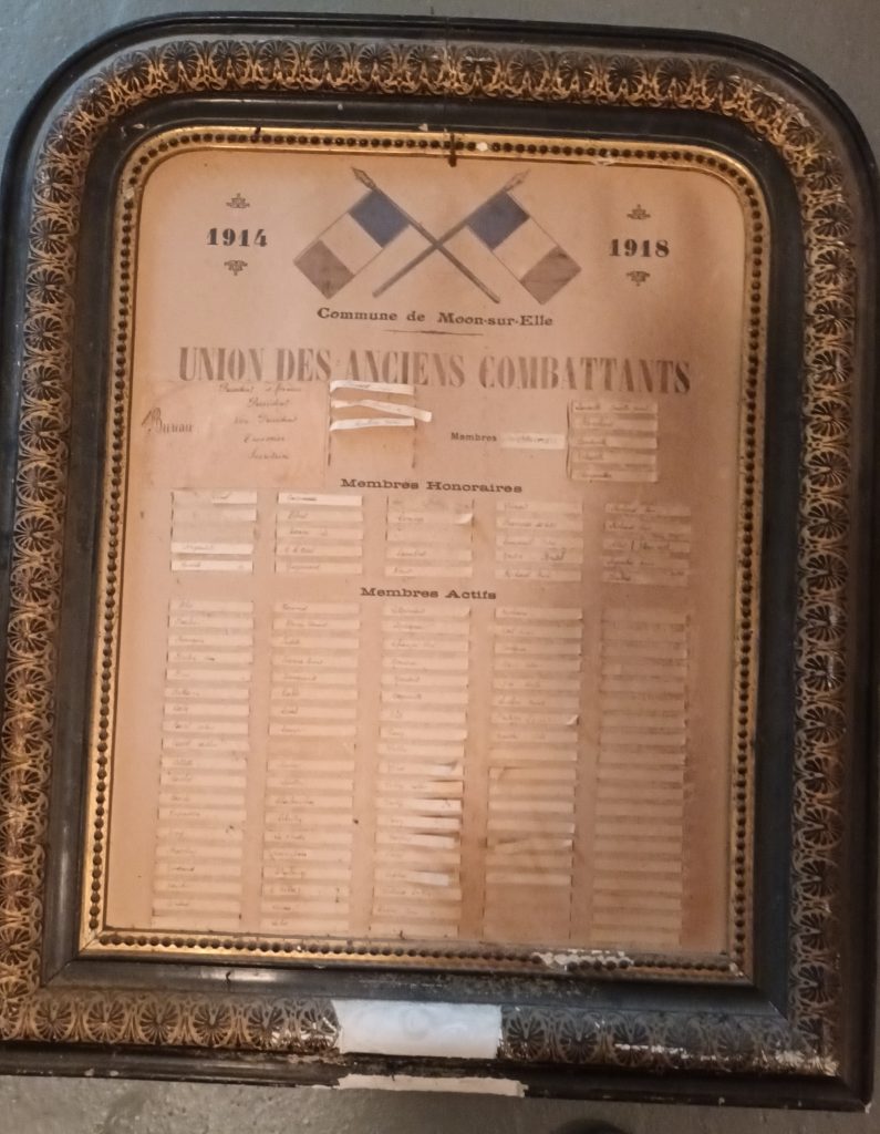 tableau datant de l'Entre deux guerres de l'Union des Anciens Combattants de Moon-sur-Elle (GL)