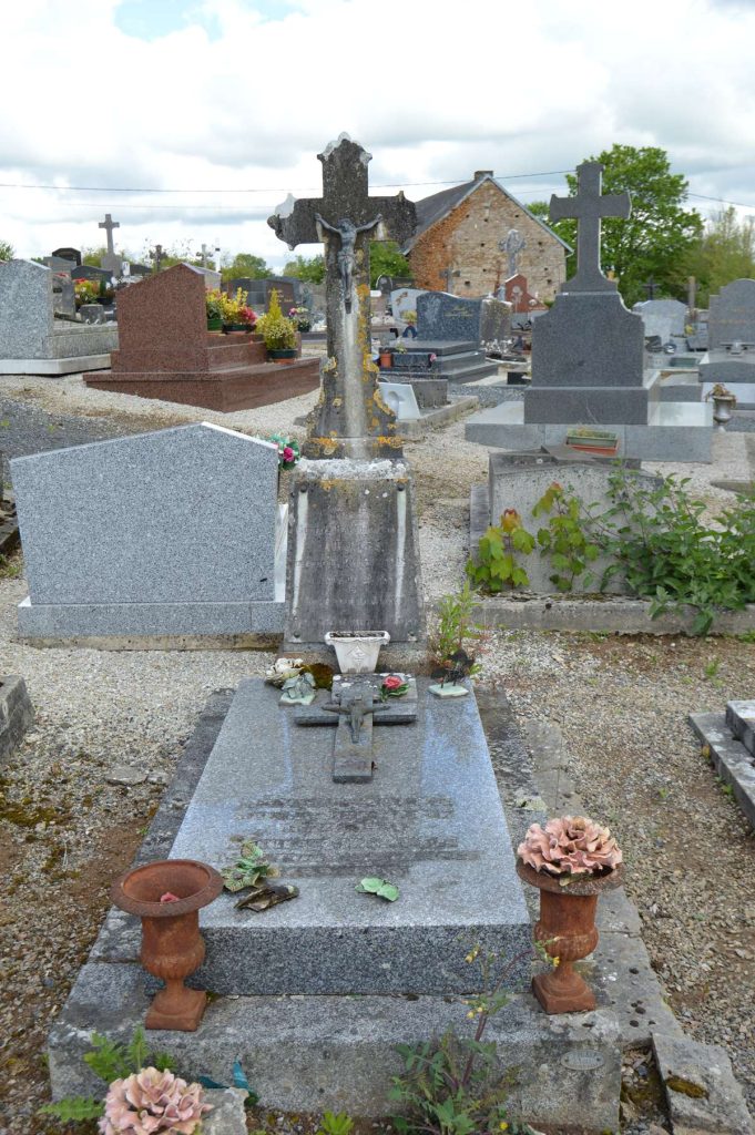 tombe de Gustave Charles poilu de 14-18 cimetière de Moon-sur-Elle (GL)